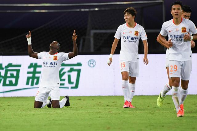 意甲-吉鲁头球制胜 AC米兰1-0尤文锁定欧冠席位